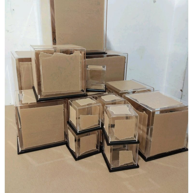 Kotak Display Akrilik
