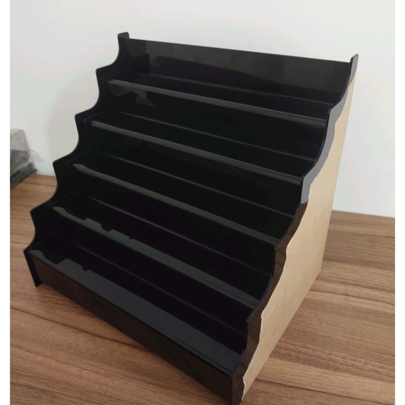 Rak Display Hitam 5 Tingkat